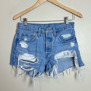Levi’s Distressed Denim Shorts S 26 Blue High Rise Cutoff Jean Shorts Frayed Hem